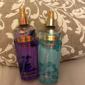 2 st Victoria Secret parfymer  - En i lukten ”love spell & en aqua kiss” Kom med pris förslag! Kan även bytas mot annat eller andra parfymer!  