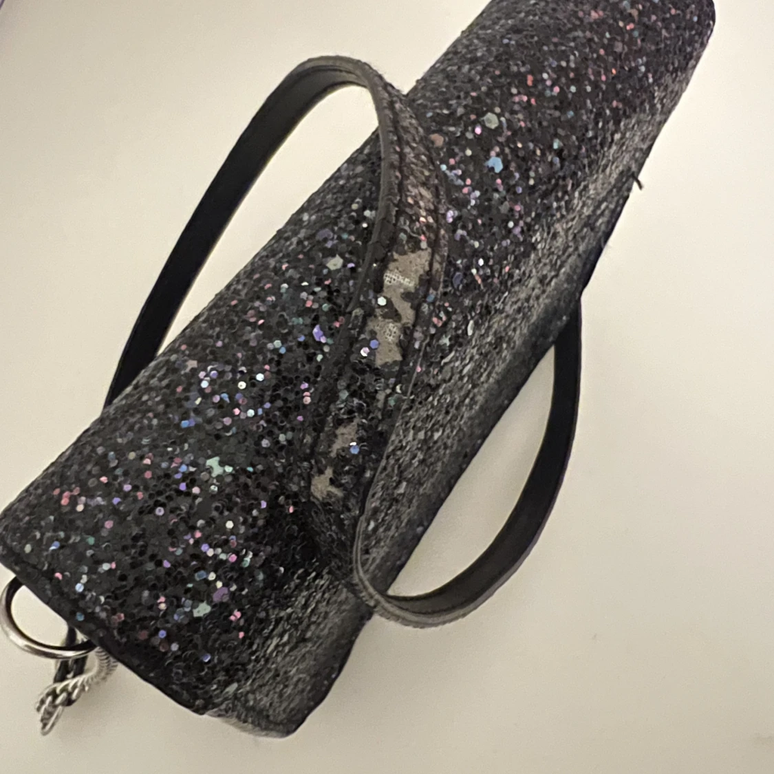 Glittrig svart handväska - 91