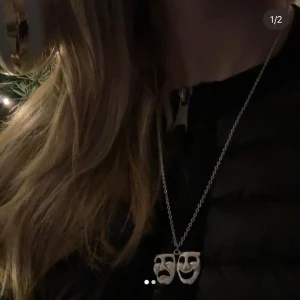 Ansikts halsband  - Ansikts halsband silver 