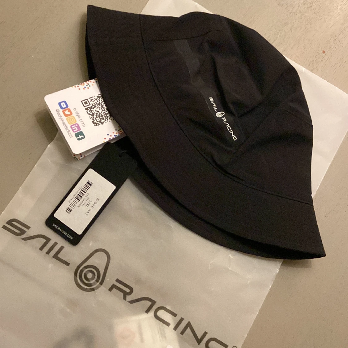 Sail racing buckethat 