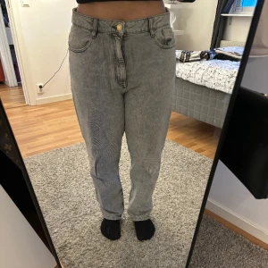 Zara Jeans - Jeans från Zara Strl 44 Grå färg
