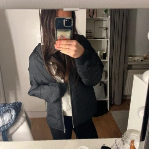Jacka - Helt ny jacka från Lager 157 med lappen kvar. Jackan är i storlek xs men har en liknande så säljer denna💖Hör av dig vid frågor eller för fler bilder. (frakten stämmer ej) 