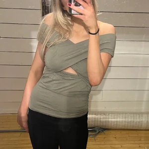 Festtopp - Superfin festtopp från Gina, använd en gång. Tycker om den massor men har tyvärr för många💔