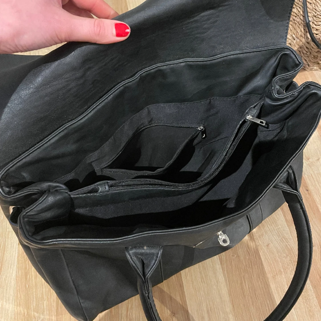 Svart väska - 91
