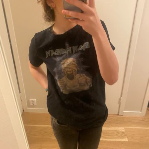 Iron maiden - En svart iron maiden t-shirt i storlek  34/xs/s🖤