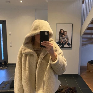 Teddy jacka  - Teddy jacka från zara storlek s ord pris 800