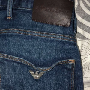 Armani jeans - Snygga armani jeans i bra skick, bara att skriva för bättre bilder, pris är diskuterbart