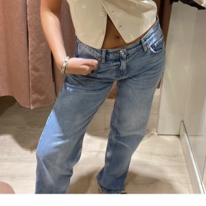 Low straight jeans - I bra skick! 