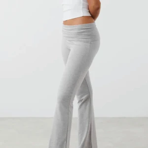 Ginatricot soft touch folded flare trousers - Hej💕 Jag säljer dom här snygga byxorna från Gina, Endast använda en gång, fick några nya och behöver inte 2 styckna, köpta för 359kr säljer för 200kr💕☺️