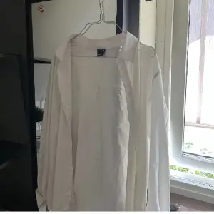 Superfin vit skjorta från Gina tricot i fint skick🧚🏼‍♀️