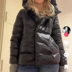 Everest jacka❤️ - Säljer den här jätte eftertraktade jackan från Everest strl 34❤️ den passa inte mig så säljer vidare den💕