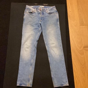 Ljusblåa jeans för killar - Ljusblåa jeans för killar Köpta från Jack&Jones De är Slimstraght och är storleken 29/32 i jeans storlek