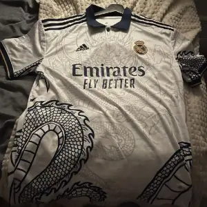Real Madrid t shirt helt ny 