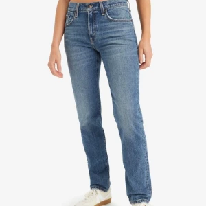 Levis jeans  - Säljer dessa lågmidjade jeans från levis💕 då dom är för små är i väldigt bra skick. Skriv för frågor!💞