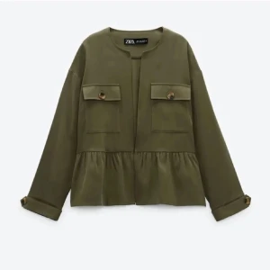 Zara jacka  - Så fin tunn ”jacka” från zara, inga defekter skriv för bild