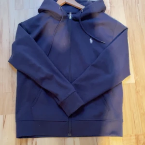 Ralph lauren zip - En Ralph lauren zip hoodie nästan helt ny i storlek M