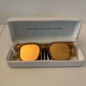 Chimi 04  - Så snygga chimi 04 i spegelglas, färgen Peach! Gammal modell, går ej att beställa! Bra skick. 