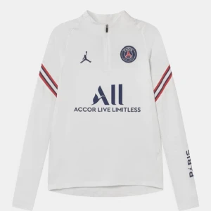 PSG TRÖJA - Köpt i Frankrike på Nike. Har aldrig använt den på grund av att den är lite på mig, så nästan helt ny. Passar både killar och tjejer