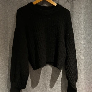 Tröja - Jättefin stickad tröja från bikok, fint skick