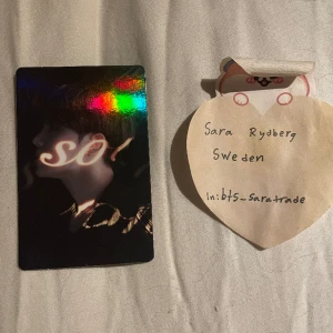 Bts Consept book holo J hope  - WTS  Han är officiell och i nytt skick. Kan ha några repor då kortet är så skört. Vill sälja då jag inte lyckas hitta något att byta med. Frakten är inkluderad i priset 
