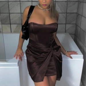 zara klänning - använt två gånger på nyår. inga defekter alls. storlek M