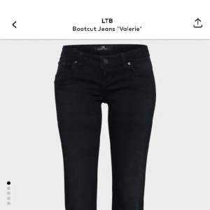 Säljer dessa as snygga ltb jeans i mörkblå❤️jeansen är i toppen skick och endast använda två gånger, säljer då jag har två par likadana, jag är 166 och de är långa❤️