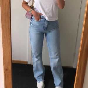 Jeans från Zara  - Snygga jeans från Zara i storlek 40, sparsamt använda och i bra skick. Frakt tillkommer.