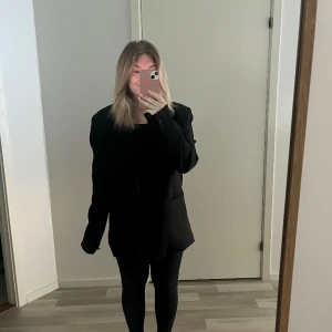 Classic blazer  - Super fin overzied blazer från Nakd, Ida Carlssons gamla kollektion! Använd fåtalet gånger men perfekt att använda vid finare men även vanligare tillfällen Storlek 36