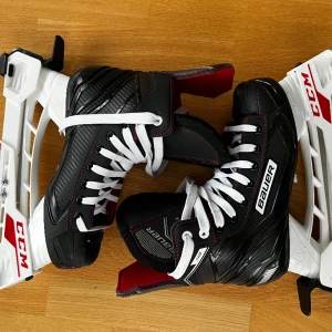 Skridskor  - Hej! Säljer ett par bauer skridskor i bra skick. Storlek 6 som motsvarar 39-40EU Hör av vid frågor😊