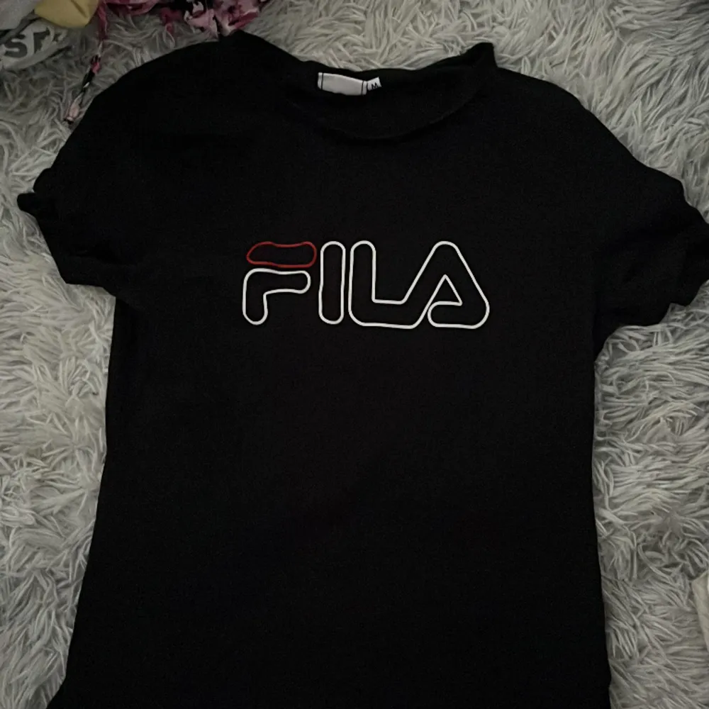 Snygg vanlig t-shirt från FILA! Knappt använd!  Passar XS/S. T-shirts.