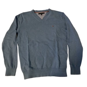 Tommy Hilfiger tröja👕  - Skick 10/10 knappt använd.