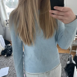 Stickad tröja - Stickad tröja . Nopprig därav pris 