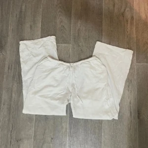 Linnebyxor - Köpta här på Plick men säljer för de inte passar mig. Från HM. Lågmidjade