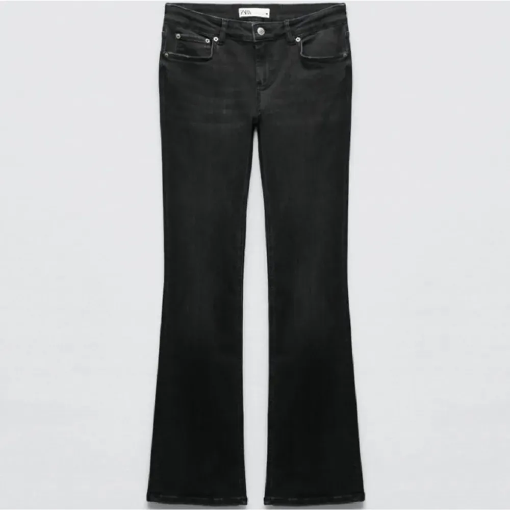 Lågmidjade jeans från zara, som tyvärr knge kommer till användning, slutsålda på hemsidan. Jeans & Byxor.
