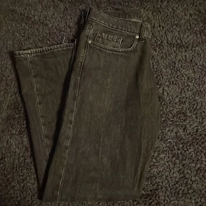 Vailent jeans - Säljer mina jätte snygga vailent jeans som är regular och storlek 30/30, men har tråkigt växt ur mig  Nypris:899