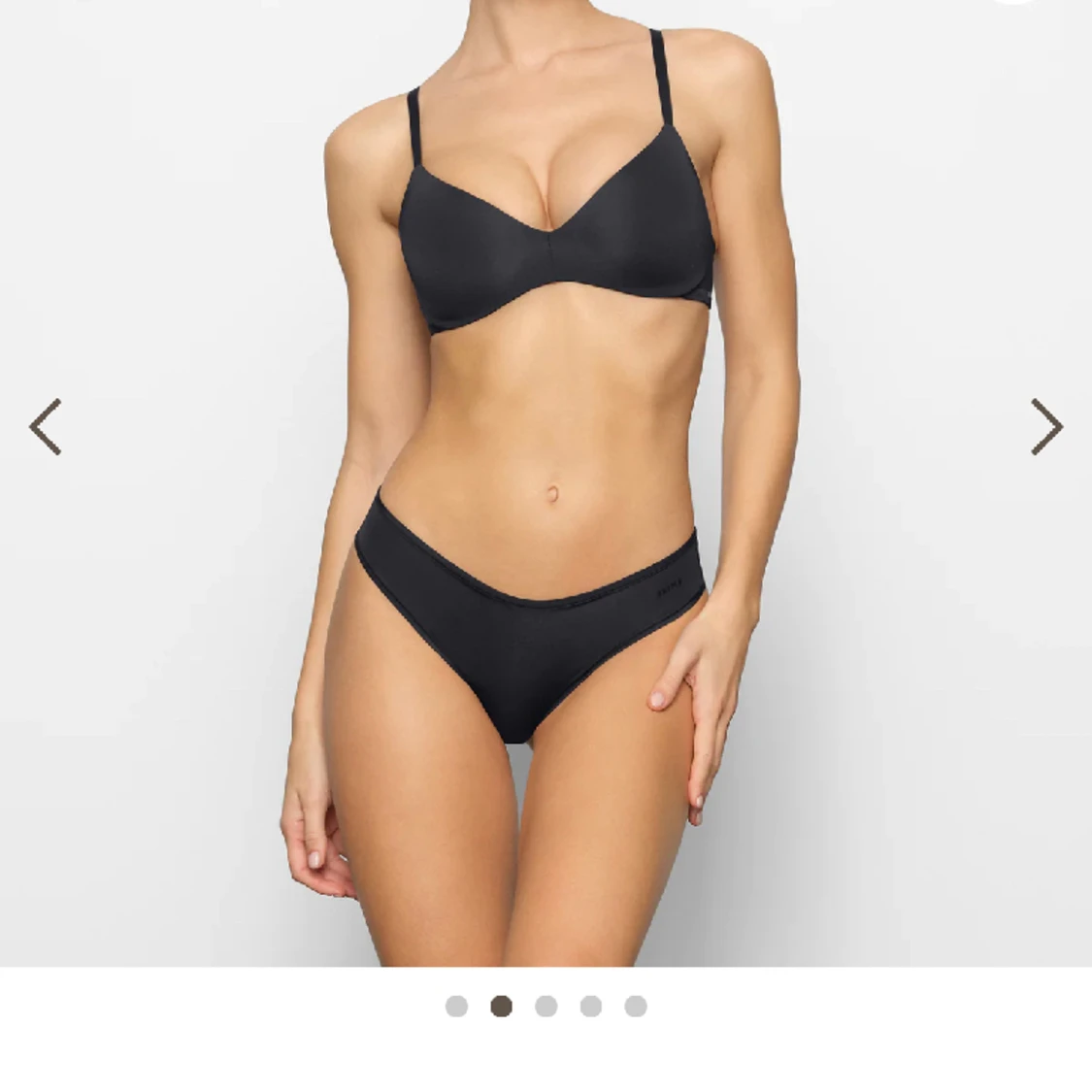 SKIMS- Wireless form push up bra