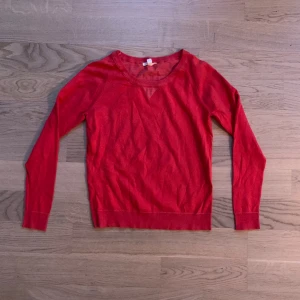 Esprit kofta - röd - Säljer min röda kofta från Esprit, knappt använd 😊