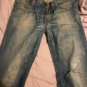 Vintage boss jeans storlek 32/32 skriv för frågor 