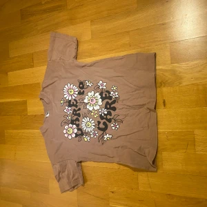 Lindex T-shirt  - Strl 128, lagom skick