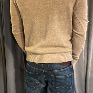 Ull tröja  - 80% ull 9/10 skick nästan aldrig använd, väldigt fint material 