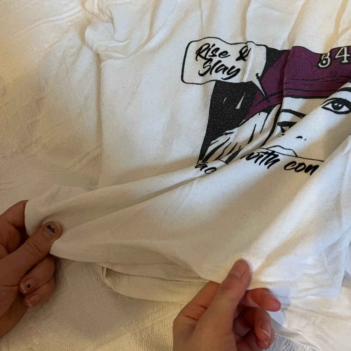 Stretchig crop top med tryck - 90