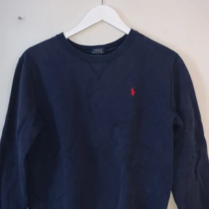 Polo Ralph Lauren tröja - Hej, säljer nu min polo tröja då den inte kommer till använda! Pris kan diskuteras 