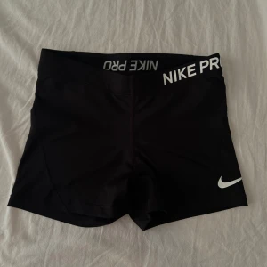 Nike shorts - Nike shorts strl M men sitter som S🩷