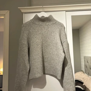 Stickad tröja  - Tröja från H&M  Fint skick 