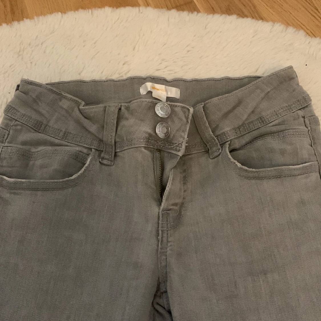 Grå bootcut jeans🩶