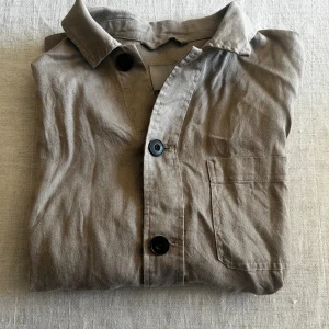 Overshirt i linne - Overshirt i linne från H&M i fint skick  Strl: M