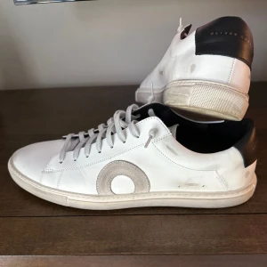 Oliver cabell Low 1 white - Oliver cabell Low 1 white. Bra tillägg till skollådan under sommaren och feta outfits. Skriv om du har funderingar!