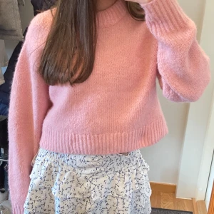Stickad rosa tröja - Jättesöt stickad tröja ifrån hm i storlek xs💗 använd en gång