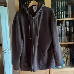 Grå oversize hoodie - Dragkedja Ej använd  