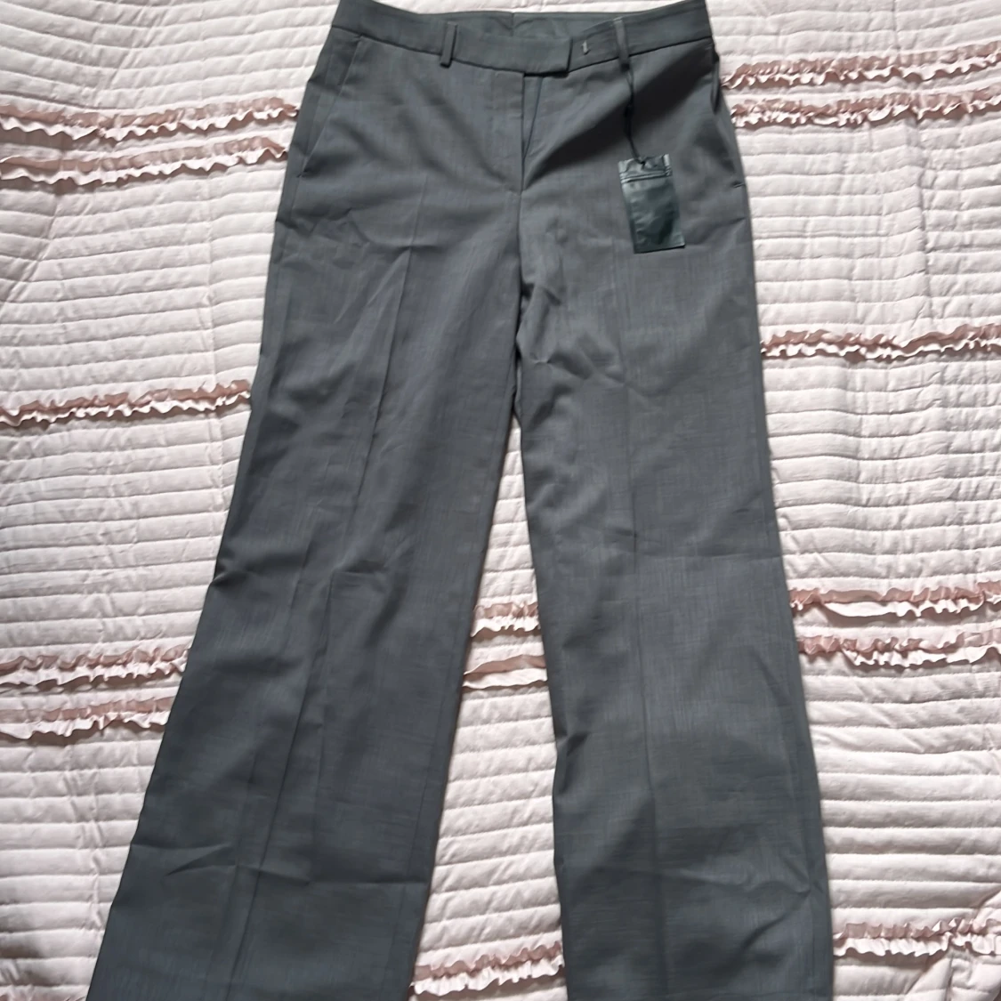 Jättefina gråa kostymbyxor från J.LINDEBERG
